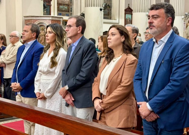 Eduardo Paes, Frederico e demais autoridades participam de missa que celebra os 15 anos de Dom Roberto à frente da Diocese