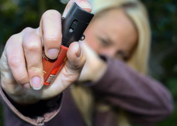 Lei que permite spray de pimenta para defesa pessoal entra em vigor