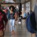 Mais de 54% dos graduandos já abandonaram curso para cuidar dos filhos