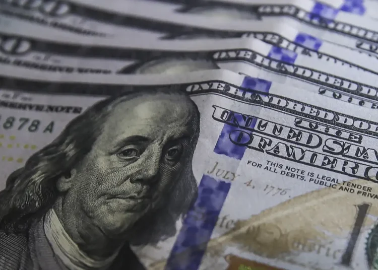 Dólar cai para R$ 5,10, após juros serem mantidos nos EUA