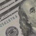 Dólar cai ao menor nível em quase dois meses, com alívio externo