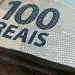 Dólar cai para R$ 5,07, menor nível em um mês; bolsa fica estável