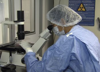 Saiba como cientistas “curaram” pacientes infectados com HIV