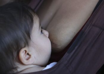 Amamentação reduz risco de doença cardíaca na mãe