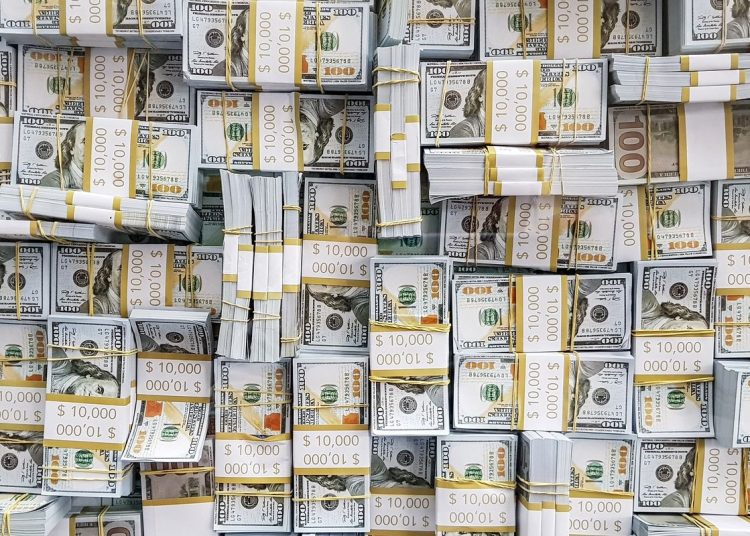 Dólar cai a R$ 5,14 com alívio no mercado externo