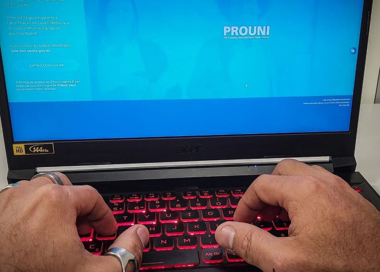 Prouni: candidatos têm até amanhã para registro na lista de espera