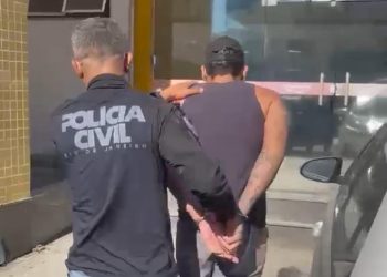 Homem é preso suspeito de participar de extorsões contra vítimas atraídas para encontros em Macaé