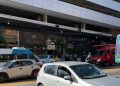 Mulher é assassinada a facadas pelo ex-companheiro enquanto trabalhava em Macaé