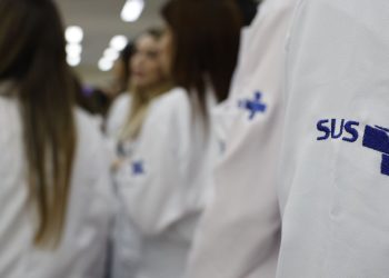 Saúde estende atuação de 676 médicos especialistas no SUS
