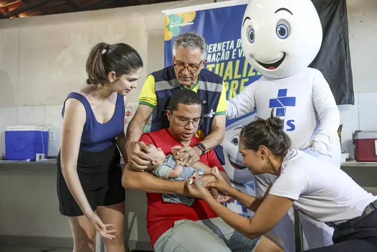 Dia D atualiza vacinação infantil e reforça alerta contra sarampo