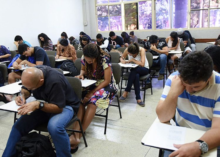 Encceja é no próximo domingo; saiba como consultar locais de provas