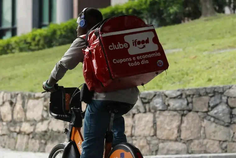 Desigualdades marcam formalização do trabalho entre jovens brasileiros