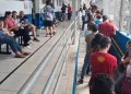 Paulistanos enfrentam filas para tomar vacina contra sarampo