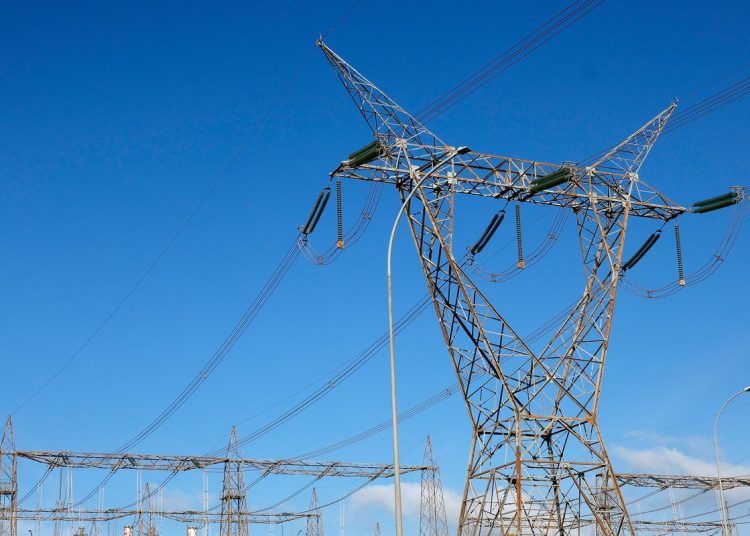 Consumidores poderão escolher fornecedores de energia a partir de 2027