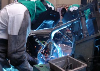 Produção industrial interrompe 2 meses de queda e sobe 0,2% em julho