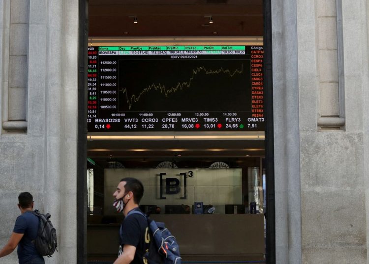 Bolsa sobe 1,3% e atinge maior nível em quase quatro meses