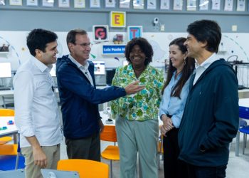 Paes promete levar modelo dos GETs para toda a rede estadual e tirar Rio do último lugar em aprendizagem
