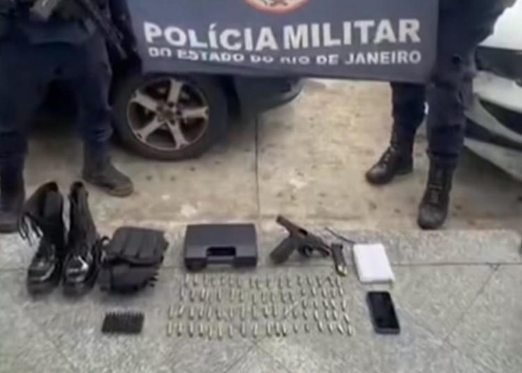 PM apreende arma que teria sido usada em homicídio na praia do Farol