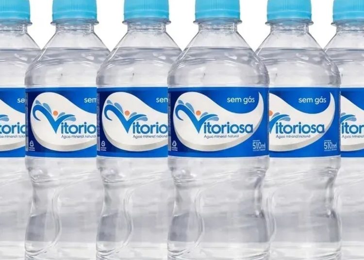 Anvisa interdita água mineral da marca Vitoriosa por conter coliformes