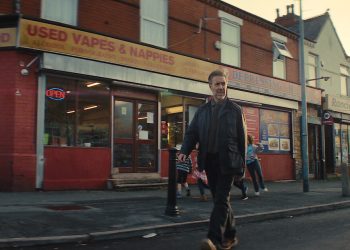 Criador de ‘Black Mirror’ aposta em série policial com sangue, mistério e humor ácido na Netflix