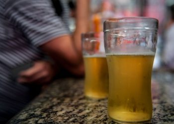 Álcool e cigarro podem causar cegueira, alertam especialistas