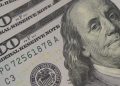 Dólar cai a R$ 5,08 e atinge menor valor em um mês