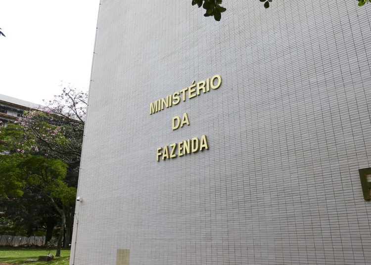 Governo reduz projeção do PIB para 2% em 2026 e 2,3% em 2027