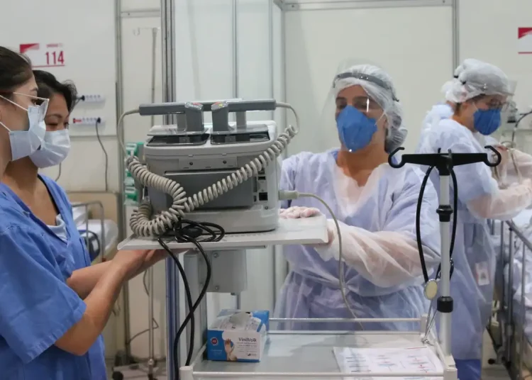 Estudo aponta esgotamento emocional e burnout de médicos de UTI