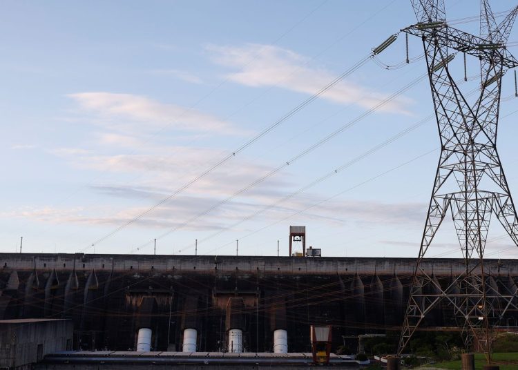 Após cinco meses, conta de luz voltará à bandeira verde em outubro