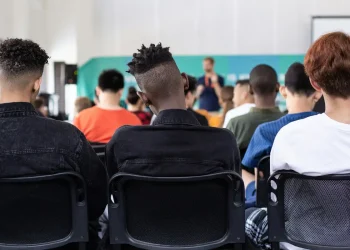 Feira em SP reúne programas de intercâmbio e bolsas esportivas