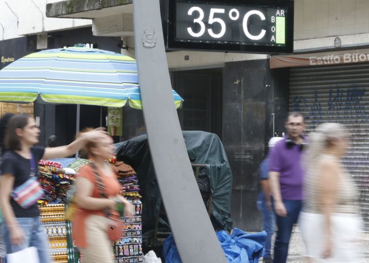 Mudanças climáticas figuram como crise de saúde pública, diz Padilha