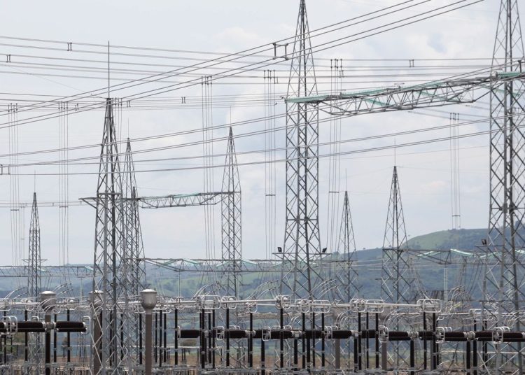 Aneel prevê três leilões de transmissão de energia em 2027