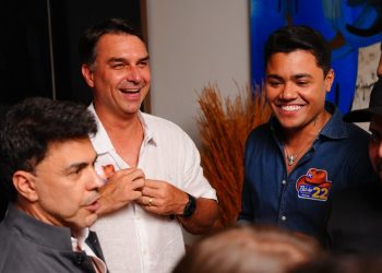 Saiba quais cantores sertanejos declararam apoio à Flávio Bolsonaro