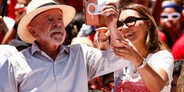Cerca de 40 cantores brasileiros manifestam apoio à Lula no 2º turno; saiba quais