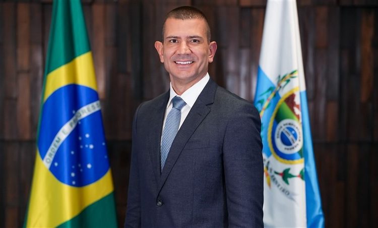 Policial civil, presidente da Alerj e o mais jovem a assumir o cargo desde 1950: saiba quem é Douglas Ruas, o novo governador do Rio
