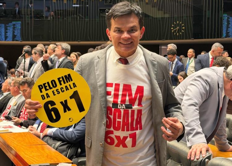 A menos de 24 horas da eleição, Dimas Gadelha reforça defesa do fim da escala 6×1
