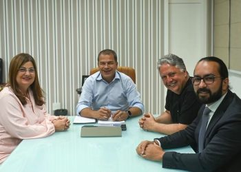Frederico Paes recebe casal Garotinho na Prefeitura: “Amizade e carinho de sempre”