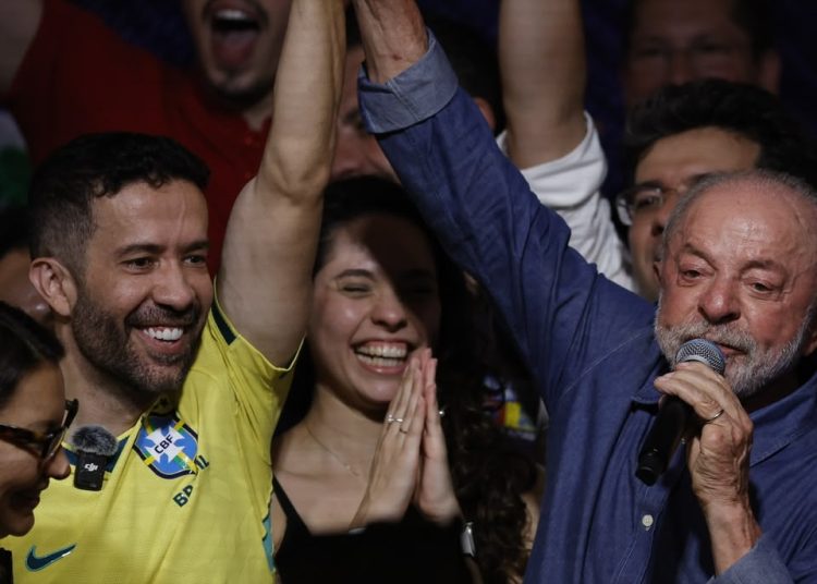 “General” do Exército do Lula, André Janones será homenageado com Medalha Pedro Ernesto no Rio