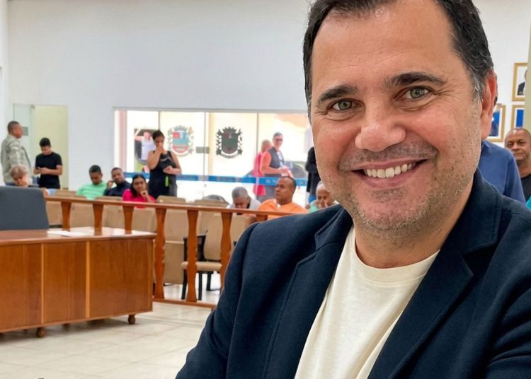Secretário de Queimados morre baleado em abordagem policial no RJ