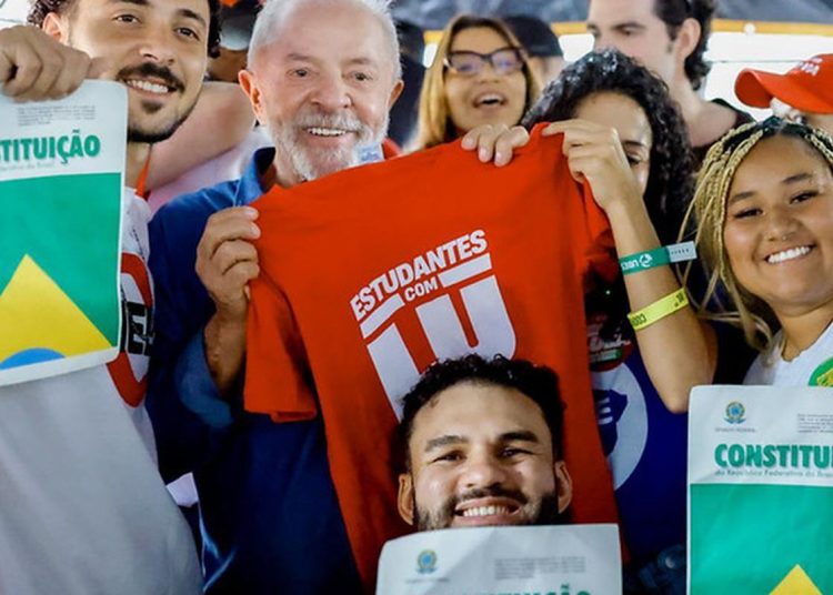Lula garante versão universitária do “Pé de Meia” caso seja reeleito