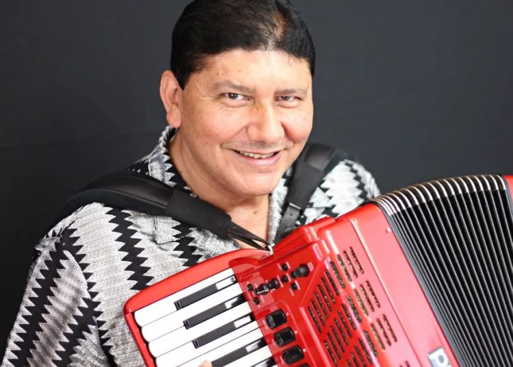 Oswaldinho do Acordeon morre aos 72 anos