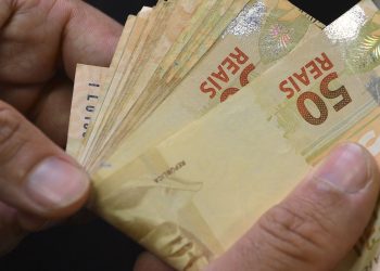 Número de superendividados no Brasil cresceu 75% em cinco anos, diz BC