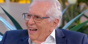 Carlos Alberto de Nóbrega recebe alta hospitalar após cirurgia no coração