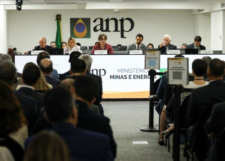 Leilão da ANP arrecada R$ 3 bilhões com a venda de 49 blocos